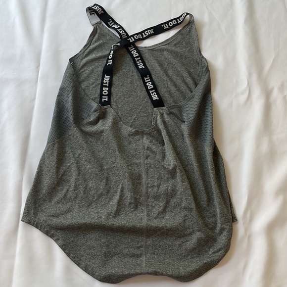 Nike Women’s Athletic Tank-top Size small - Picture 2 of 2